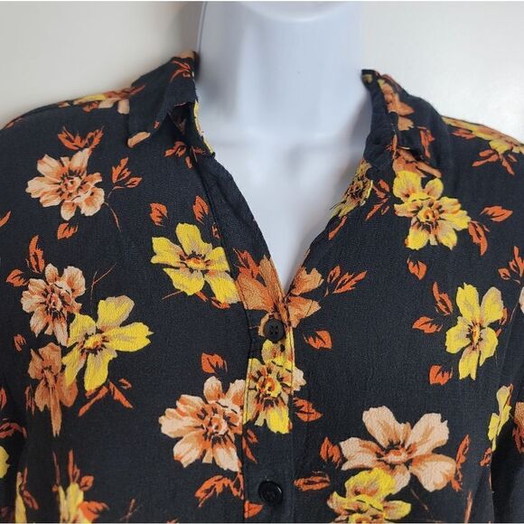 TOPSHOP Crepe Floral Button Down Blouse - Picture 2 of 9